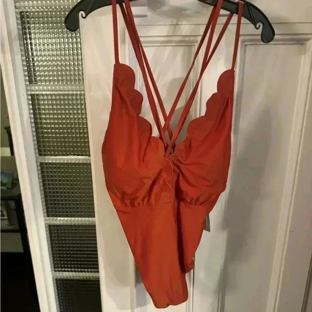 Cupshe one piece bathing suit. Scallop front deep back Sz XL
